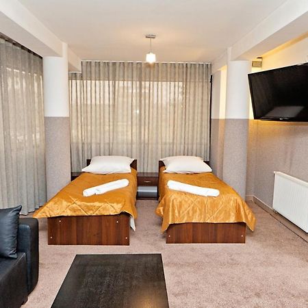 Hotel Turkus Jarosław Esterno foto