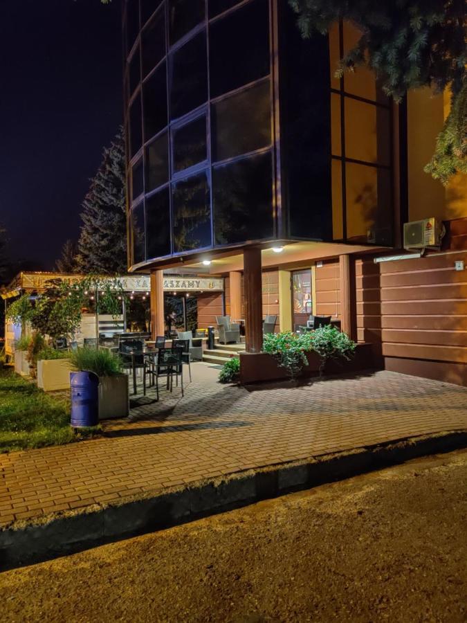 Hotel Turkus Jarosław Esterno foto