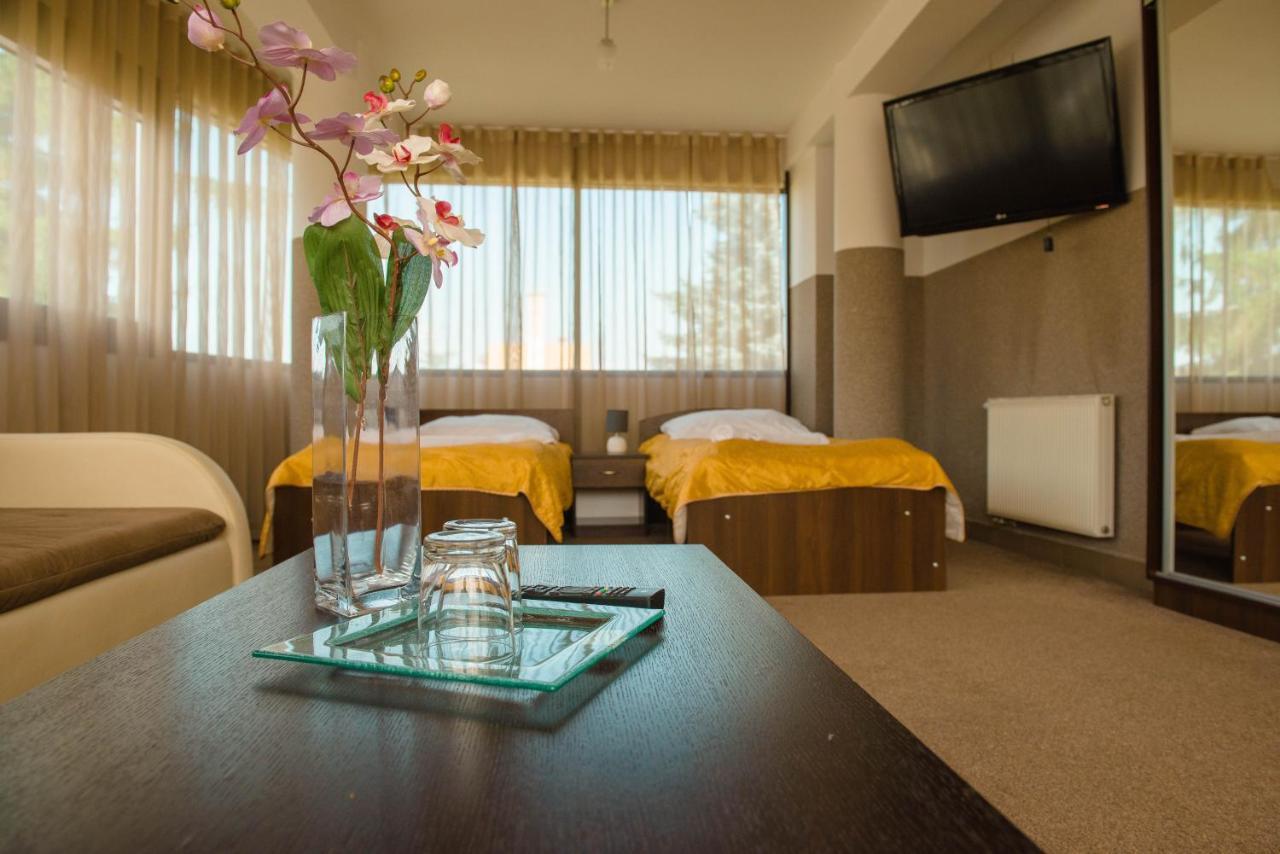 Hotel Turkus Jarosław Esterno foto