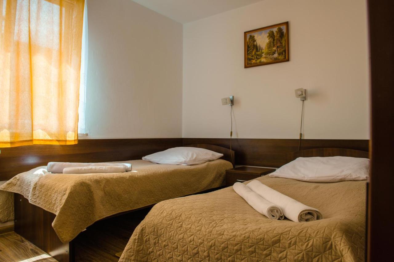 Hotel Turkus Jarosław Esterno foto