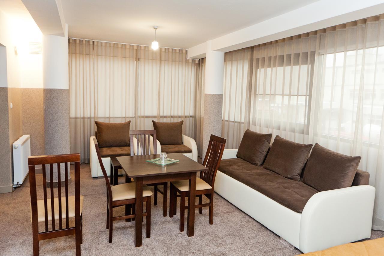 Hotel Turkus Jarosław Esterno foto