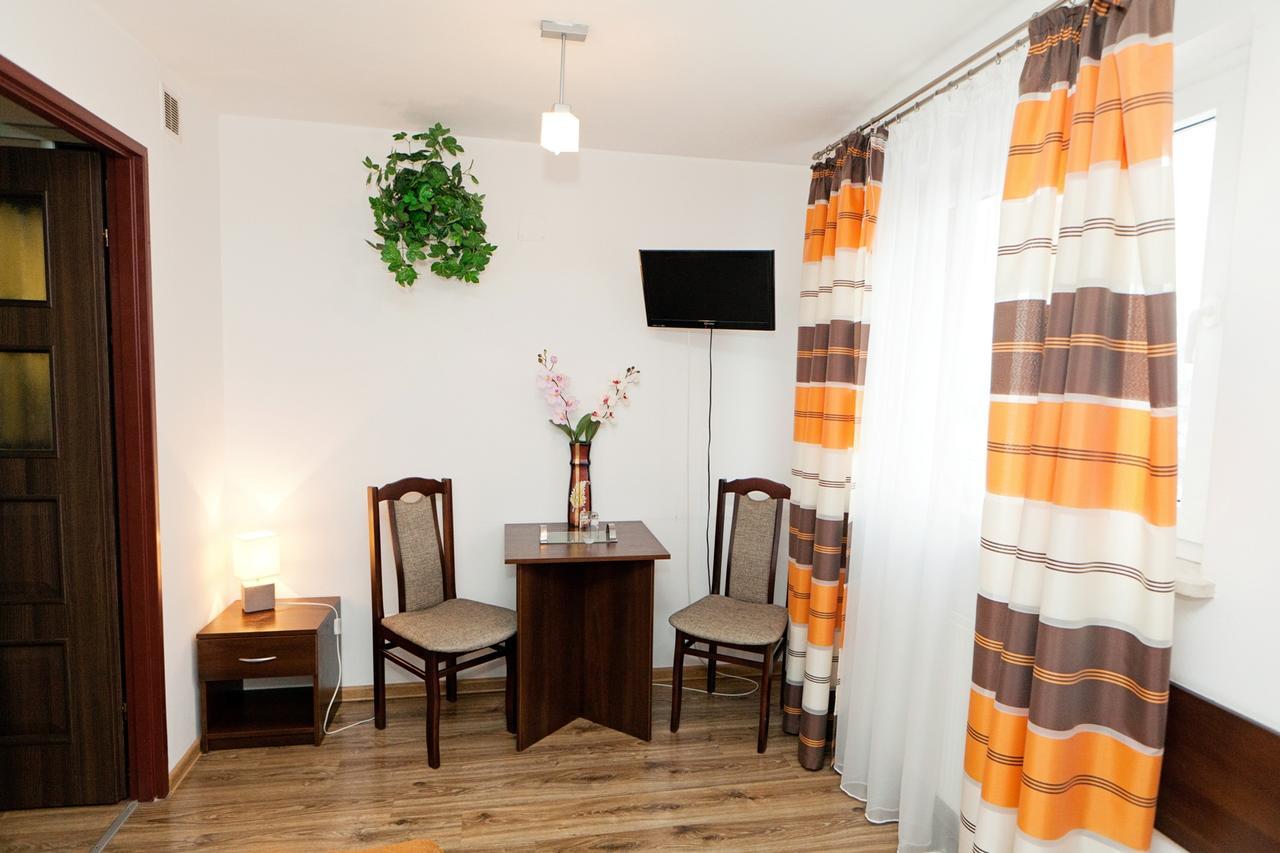 Hotel Turkus Jarosław Esterno foto